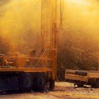 Piketberg 2011: Strong Water Flow. 80m Depth. 30Bar Compressor, couldnt drill any further.